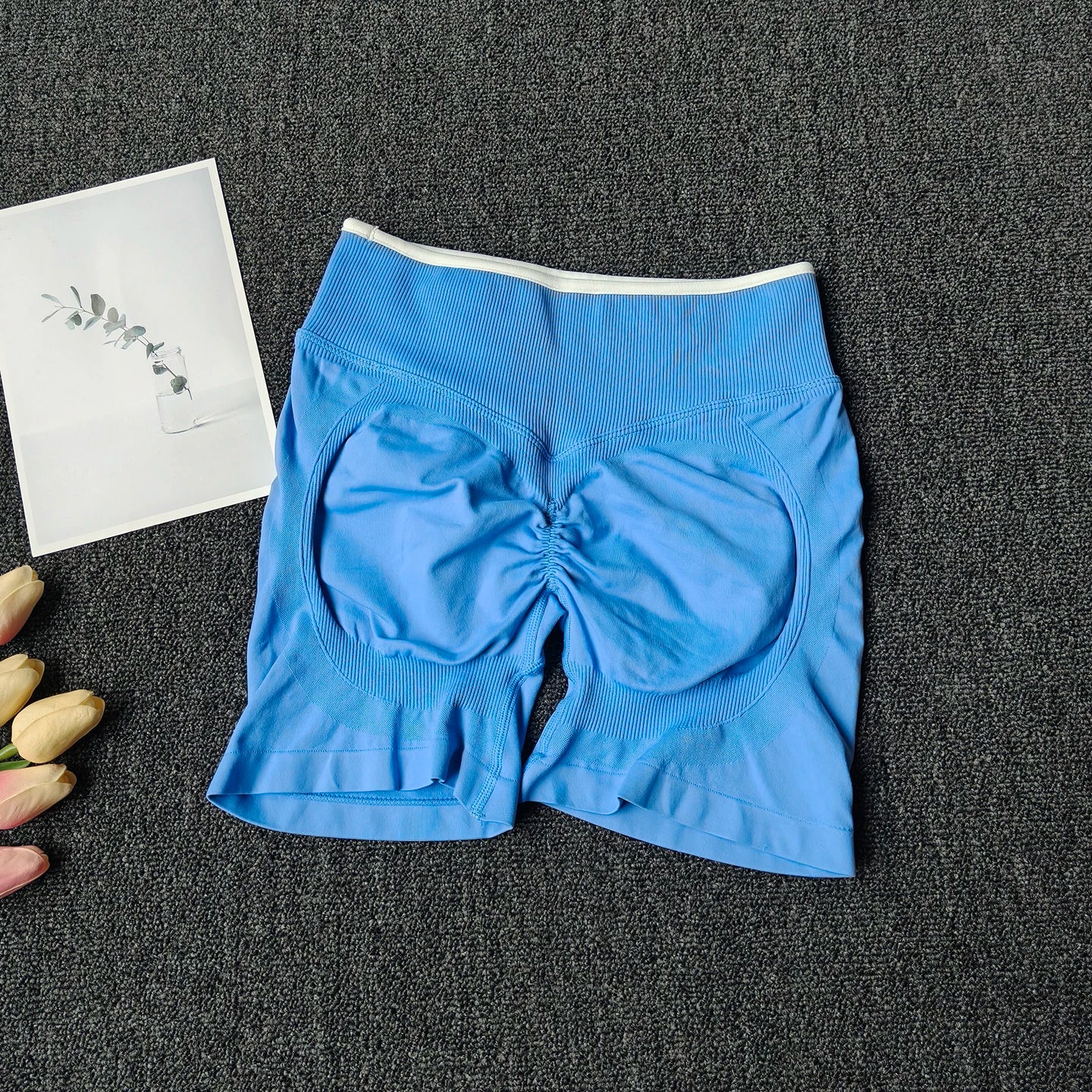 Women’s Seamless Scrunch Yoga Set – Sports Bra & High-Waist Shorts