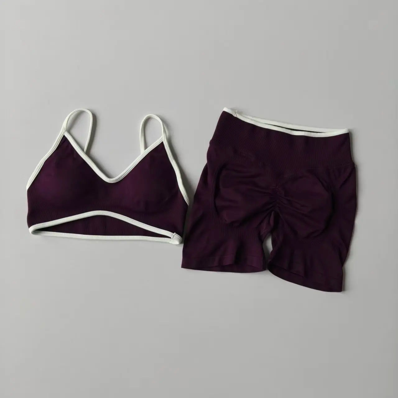Women’s Seamless Scrunch Yoga Set – Sports Bra & High-Waist Shorts