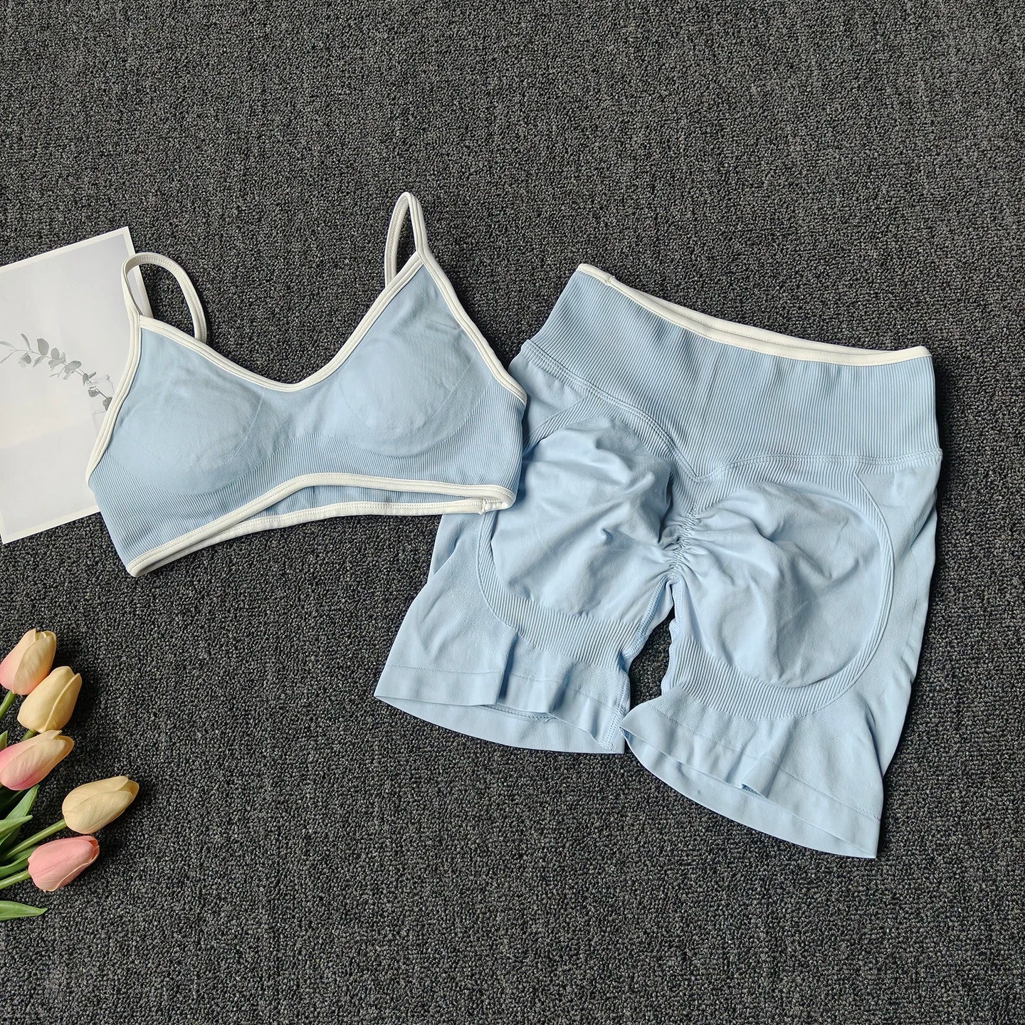 Women’s Seamless Scrunch Yoga Set – Sports Bra & High-Waist Shorts