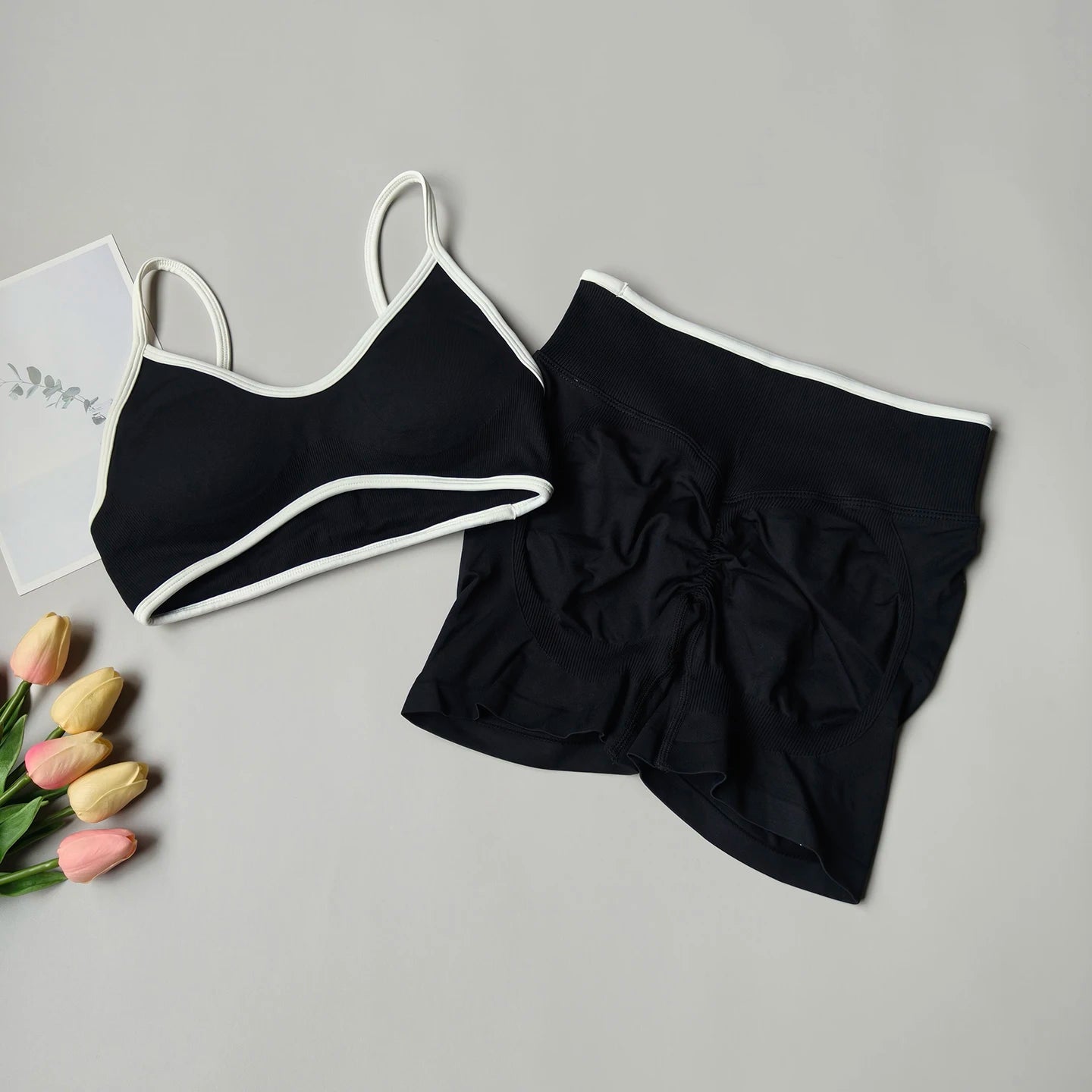 Women’s Seamless Scrunch Yoga Set – Sports Bra & High-Waist Shorts