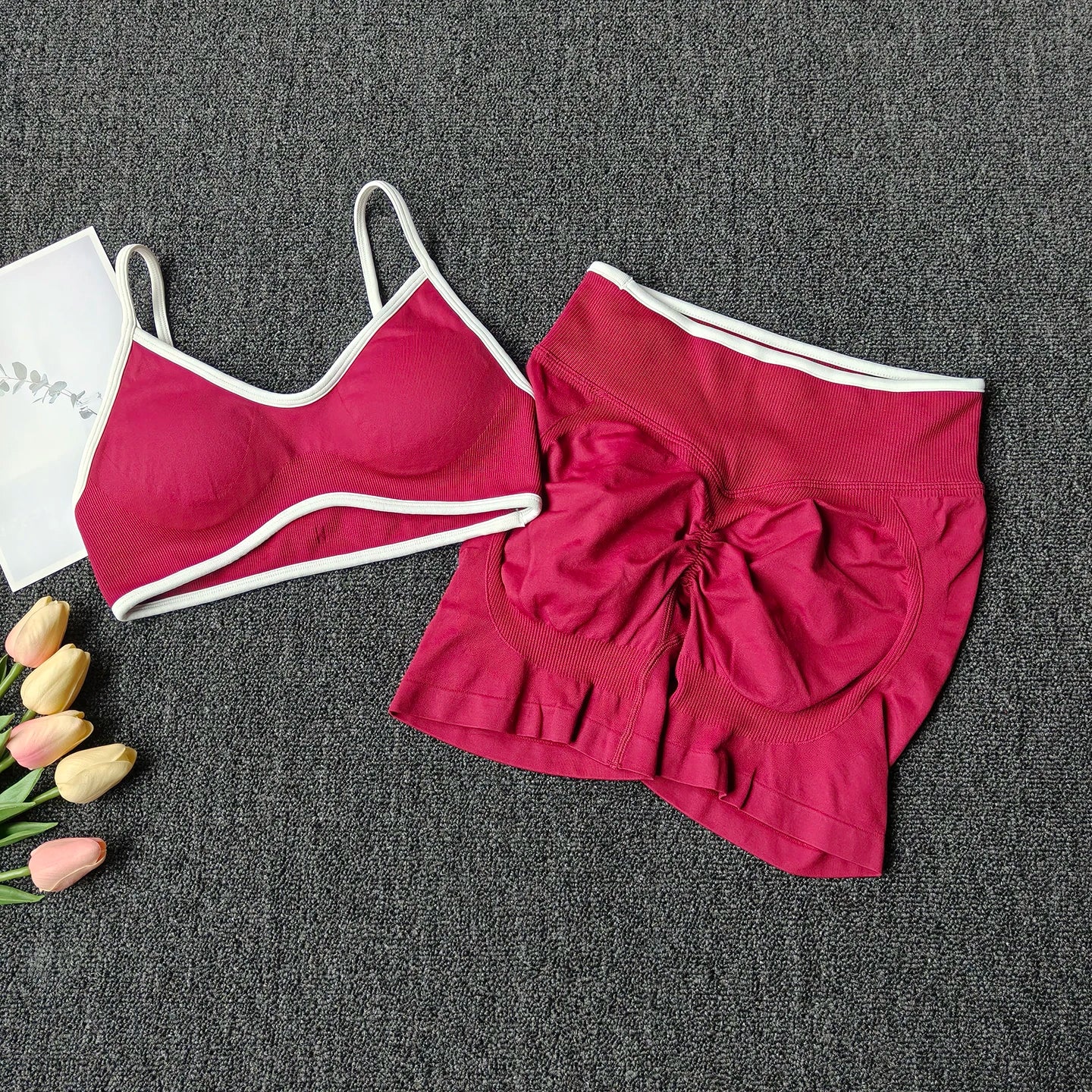 Women’s Seamless Scrunch Yoga Set – Sports Bra & High-Waist Shorts