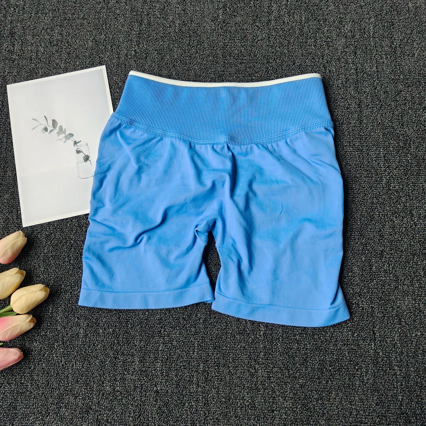 Women’s Seamless Scrunch Yoga Set – Sports Bra & High-Waist Shorts