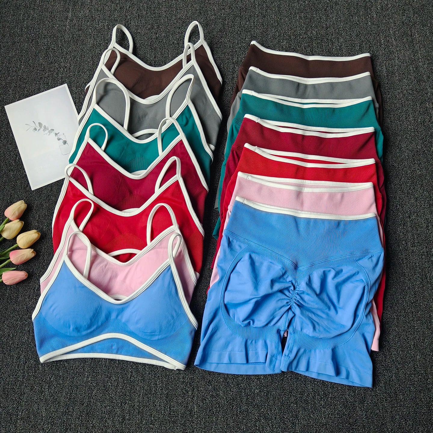 Women’s Seamless Scrunch Yoga Set – Sports Bra & High-Waist Shorts