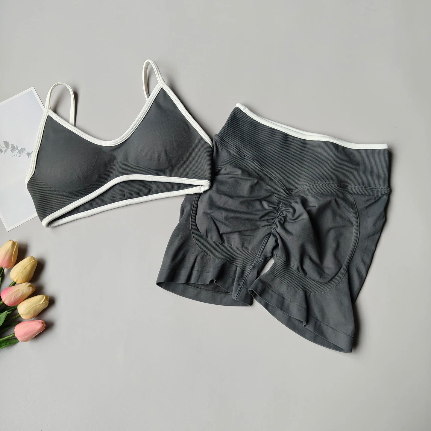 Women’s Seamless Scrunch Yoga Set – Sports Bra & High-Waist Shorts