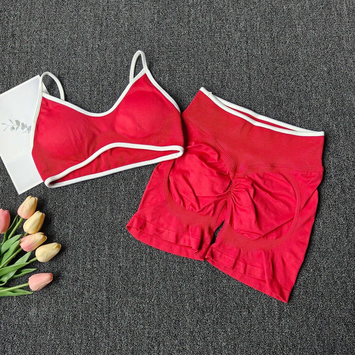 Women’s Seamless Scrunch Yoga Set – Sports Bra & High-Waist Shorts