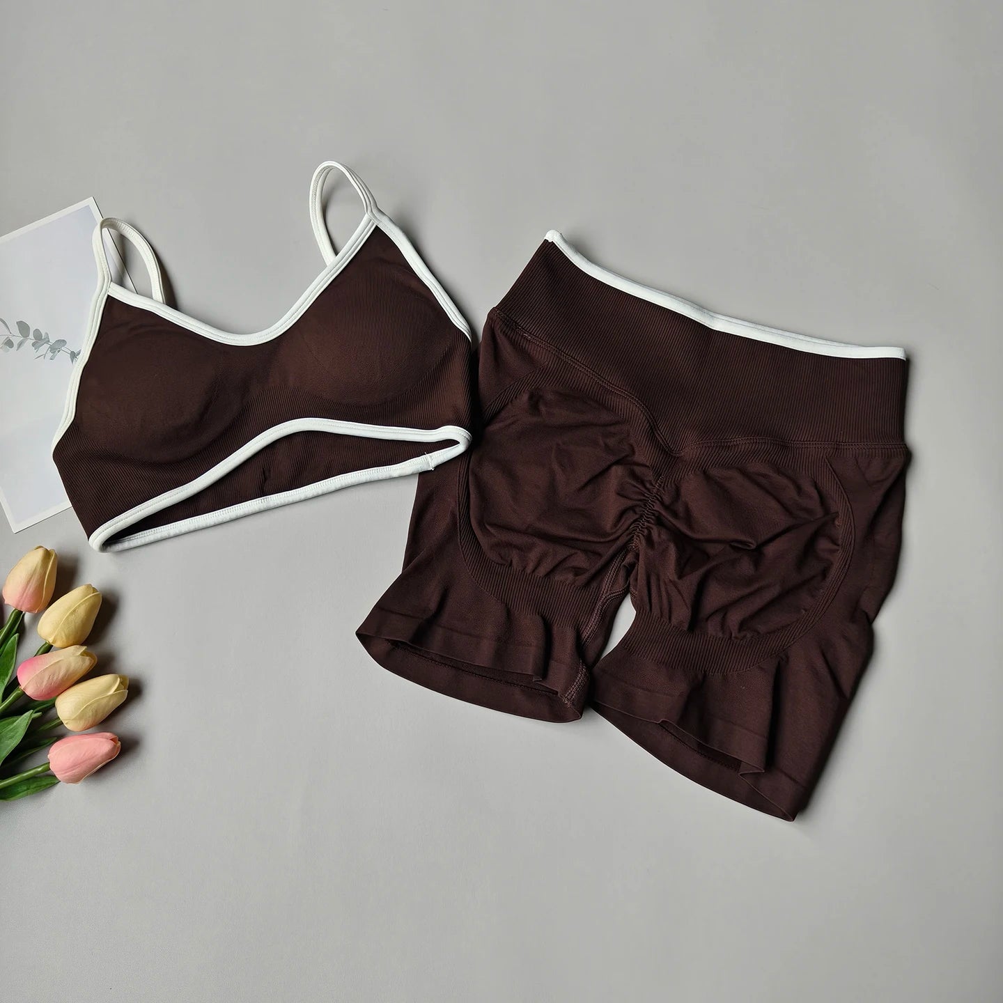 Women’s Seamless Scrunch Yoga Set – Sports Bra & High-Waist Shorts